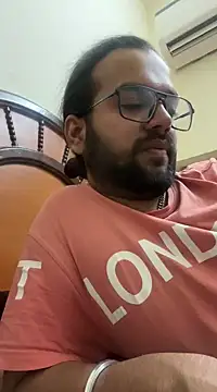 Snapshot of Arsh_Loves_Luv chatting on December 28, 2024, 12:24 pm Arsh Loves Luv online show from December 28, 2024, 12:24 pm