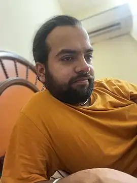 Snapshot of Arsh_Loves_Luv chatting on December 31, 2024, 10:04 am Arsh Loves Luv online show from December 31, 2024, 10:04 am