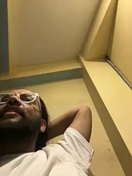 Snapshot of Arsh_Loves_Luv chatting on January 15, 2025, 1:31 pm Arsh Loves Luv online show from January 15, 2025, 1:31 pm