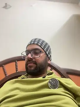 Snapshot of Arsh_Loves_Luv chatting on December 30, 2024, 7:00 pm Arsh Loves Luv online show from December 30, 2024, 7:00 pm