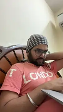 Snapshot of Arsh_Loves_Luv chatting on December 27, 2024, 3:37 pm Arsh Loves Luv online show from December 27, 2024, 3:37 pm