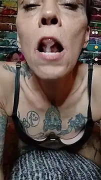 MommyMisfit online show from September 21, 2025, 12:49 am