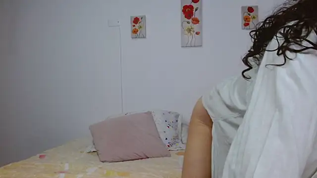 Snapshot of arianna_ros3 chatting on July 12, 2026, 2:23 am arianna ros3 online show from July 12, 2026, 2:23 am