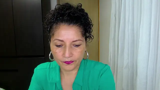 Snapshot of arianna_ros3 chatting on May 5, 2026, 3:20 am arianna ros3 online show from May 5, 2026, 3:20 am