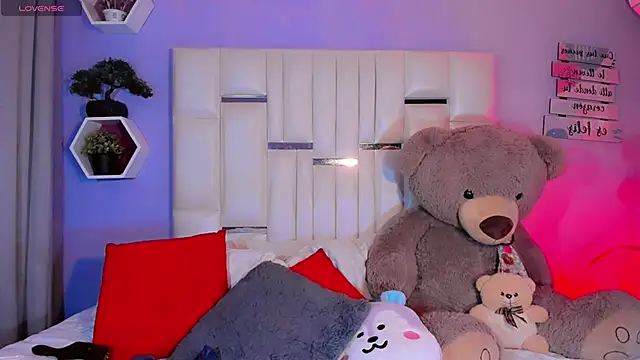 Aileen 18 online show from November 2, 2025, 7:24 am