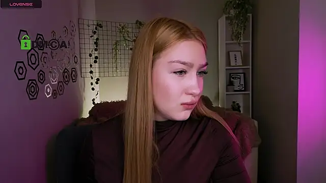 playful sophie online show from February 2, 2026, 8:52 pm