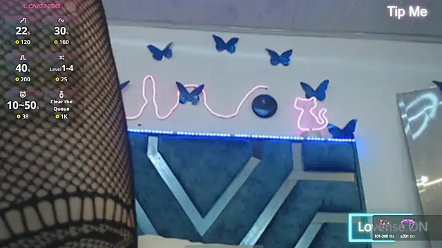 Snapshot of Roxan_Fox- chatting on September 24, 2025, 1:57 am Roxan Fox- online show from September 24, 2025, 1:57 am