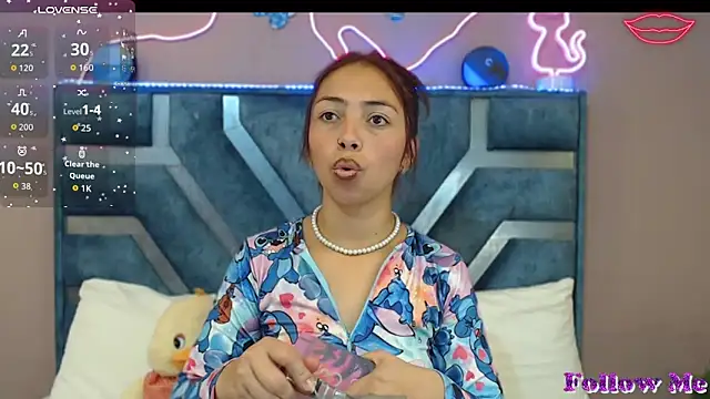 Snapshot of Roxan_Fox- chatting on February 23, 2026, 4:58 am Roxan Fox- online show from February 23, 2026, 4:58 am