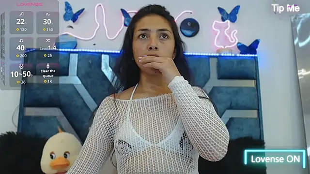 Snapshot of Roxan_Fox- chatting on October 4, 2025, 2:13 am Roxan Fox- online show from October 4, 2025, 2:13 am