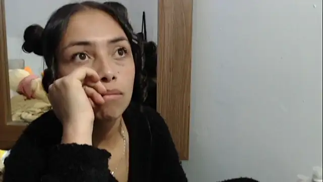 Snapshot of Roxan_Fox- chatting on March 14, 2025, 11:53 pm Roxan Fox- online show from March 14, 2025, 11:53 pm