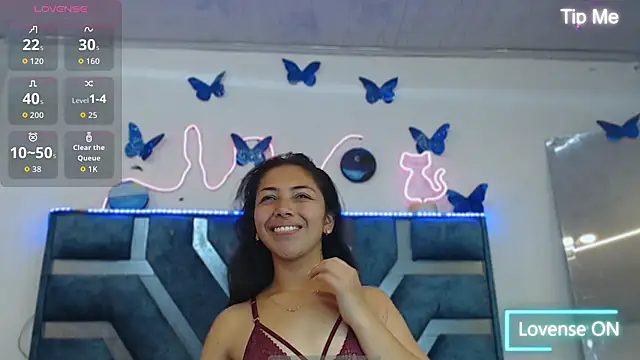 Snapshot of Roxan_Fox- chatting on September 19, 2025, 1:42 am Roxan Fox- online show from September 19, 2025, 1:42 am