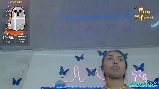 Snapshot of Roxan_Fox- chatting on October 18, 2025, 4:03 am Roxan Fox- online show from October 18, 2025, 4:03 am