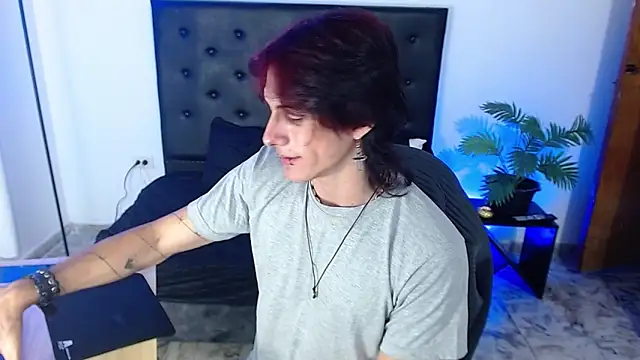 andreey50 online show from December 3, 2025, 8:52 pm