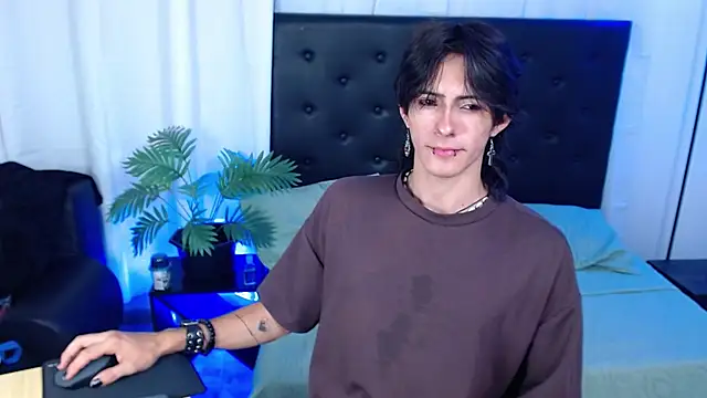 andreey50 online show from November 22, 2025, 1:43 pm