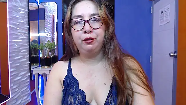 chloe prg online show from February 21, 2025, 1:11 pm