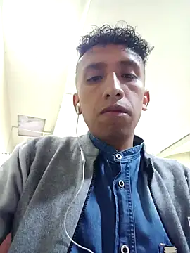 Snapshot of Alex-col chatting on March 10, 2025, 11:06 pm Alex-col online show from March 10, 2025, 11:06 pm