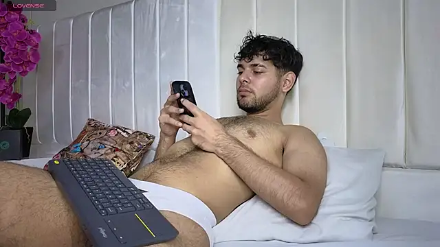 Snapshot of Samir_bear chatting on March 13, 2025, 1:50 pm Samir bear online show from March 13, 2025, 1:50 pm