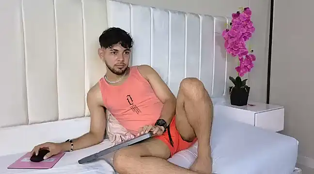 Snapshot of Samir_bear chatting on February 26, 2025, 12:27 pm Samir bear online show from February 26, 2025, 12:27 pm