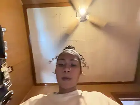 Snapshot of carmelbbyx22 chatting on February 8, 2026, 5:21 pm carmelbbyx22 online show from February 8, 2026, 5:21 pm