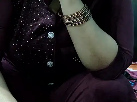 Snapshot of Housewife12 chatting on December 15, 2025, 9:04 am Housewife12 online show from December 15, 2025, 9:04 am