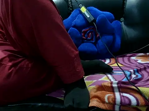 Snapshot of Housewife12 chatting on December 18, 2025, 8:30 am Housewife12 online show from December 18, 2025, 8:30 am