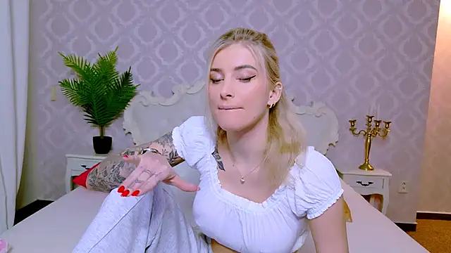 Snapshot of Lia_Benini chatting on February 9, 2026, 9:29 am Lia Benini online show from February 9, 2026, 9:29 am