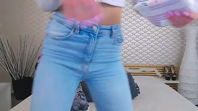 Snapshot of Lia_Benini chatting on March 2, 2026, 1:29 pm Lia Benini online show from March 2, 2026, 1:29 pm