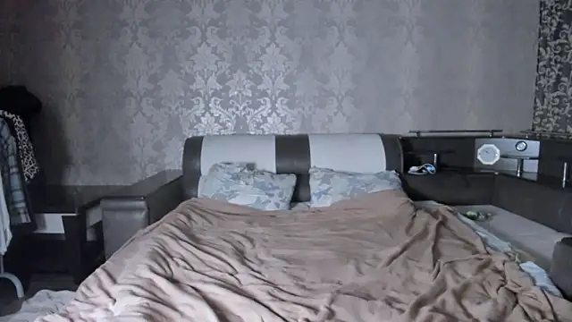 Agnes Allenn online show from December 2, 2025, 10:06 am