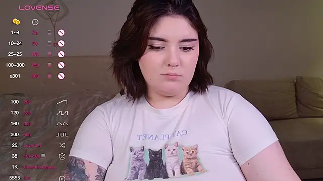 YumiYammy online show from December 4, 2025, 8:19 pm