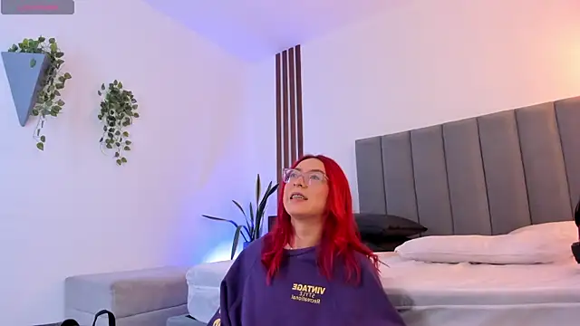 Snapshot of anniemartinezz chatting on November 23, 2025, 12:48 pm anniemartinezz online show from November 23, 2025, 12:48 pm