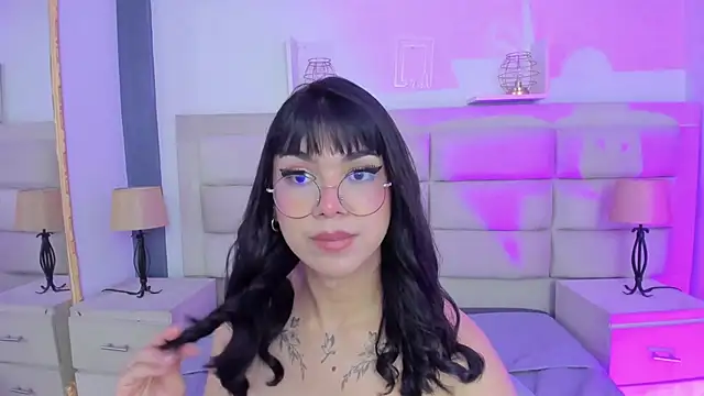 Snapshot of RoseCassie chatting on March 12, 2025, 4:35 pm RoseCassie online show from March 12, 2025, 4:35 pm