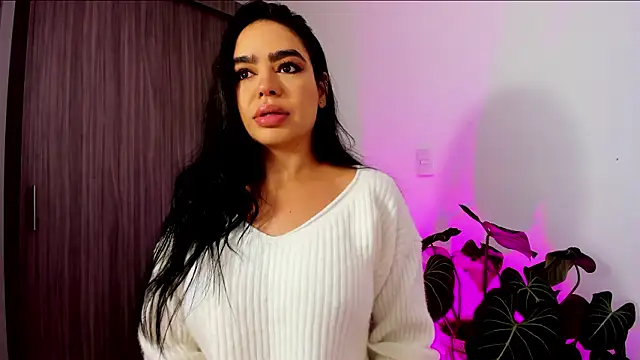 Snapshot of Sara_Leblanc chatting on February 3, 2026, 12:43 pm Sara Leblanc online show from February 3, 2026, 12:43 pm