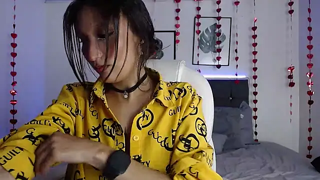 mia collens online show from March 8, 2025, 3:39 am