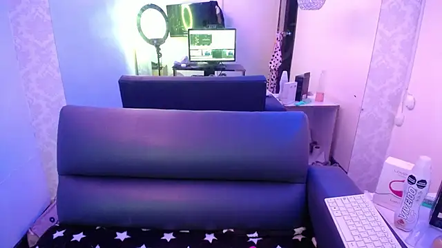 mia collens online show from February 5, 2026, 10:49 pm