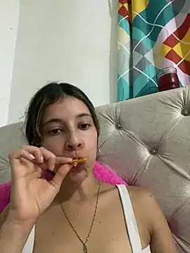 evaFiore online show from March 12, 2025, 12:53 am