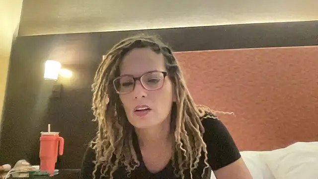 skarfos1babe69 online show from December 27, 2024, 7:35 pm