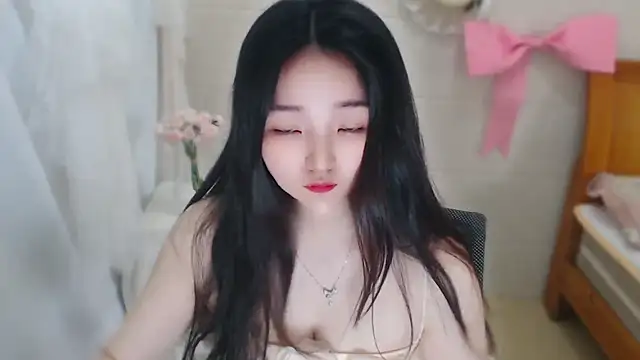 xiao-xiao-D online show from March 28, 2026, 4:24 am