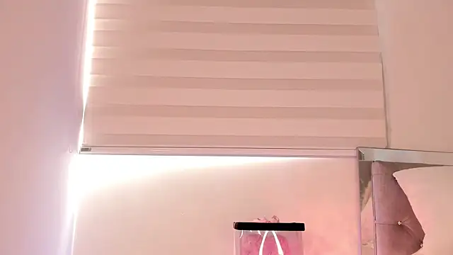 Alissonroses online show from March 25, 2026, 8:19 pm