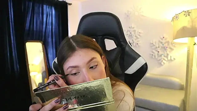 Daisha Riley online show from December 3, 2025, 1:54 pm