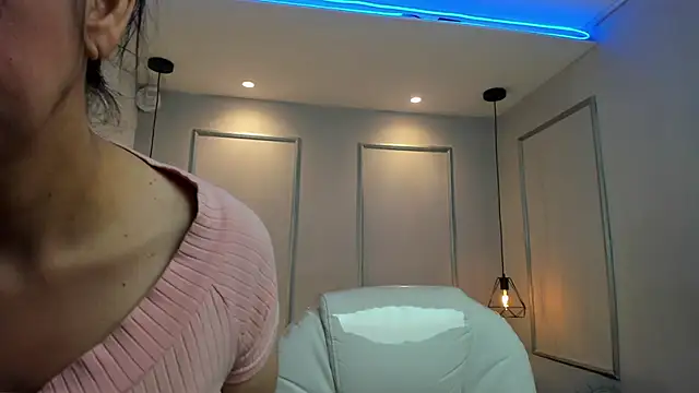 PerlaPreciosa online show from November 3, 2025, 12:31 pm