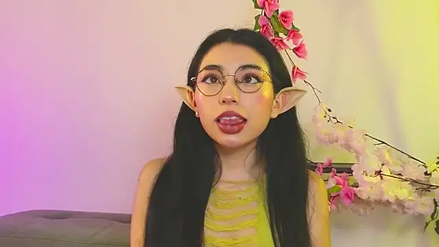 Snapshot of Sweet_Nyx chatting on September 14, 2025, 10:54 pm Sweet Nyx online show from September 14, 2025, 10:54 pm