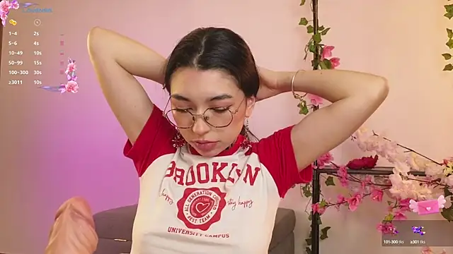 Snapshot of Sweet_Nyx chatting on October 2, 2025, 8:23 pm Sweet Nyx online show from October 2, 2025, 8:23 pm