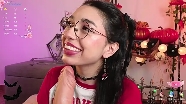 Snapshot of Sweet_Nyx chatting on October 16, 2025, 7:44 pm Sweet Nyx online show from October 16, 2025, 7:44 pm