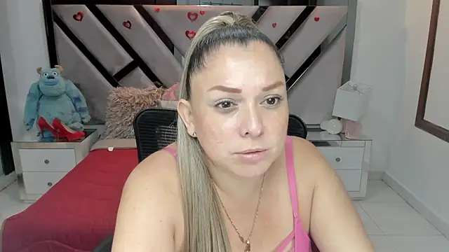 natalia5560 online show from October 29, 2025, 12:48 pm