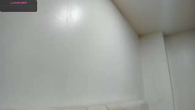 AbrilSonne online show from March 6, 2025, 8:27 pm