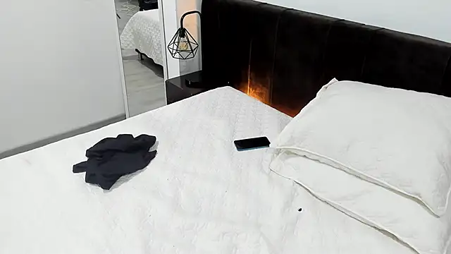 AbrilSonne online show from March 19, 2025, 10:53 pm