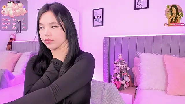 vanesa moon   online show from November 21, 2025, 11:59 pm