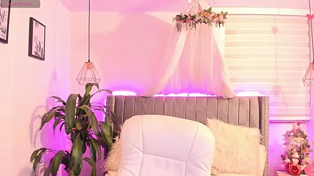 Snapshot of vanesa_moon__ chatting on February 14, 2025, 12:09 am vanesa moon   online show from February 14, 2025, 12:09 am