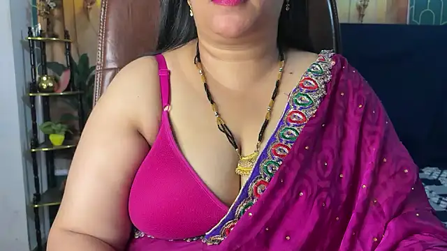 FlatVincy4 online show from April 18, 2026, 3:25 pm