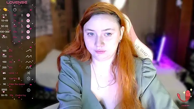 Bitchy Lily online show from December 3, 2025, 7:35 pm